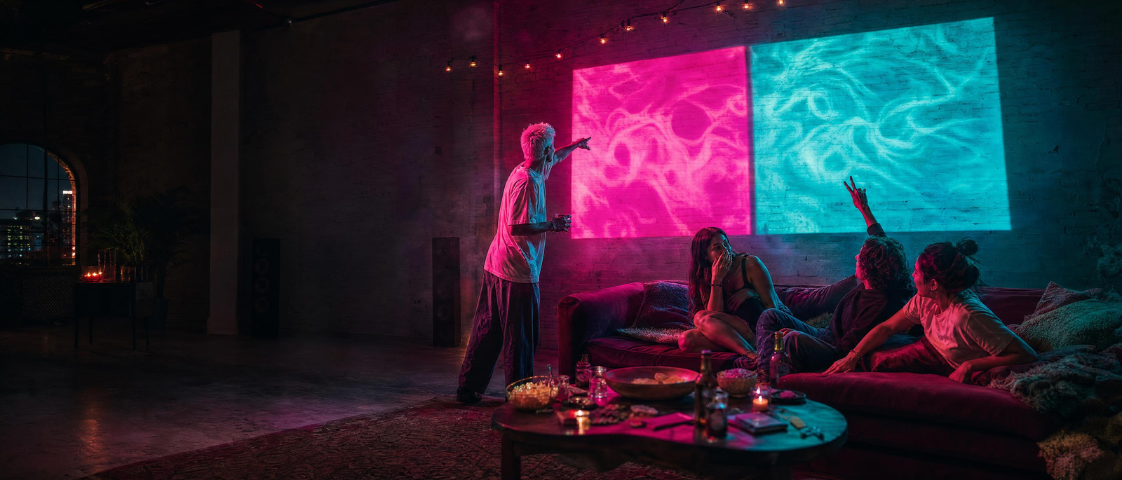 Illustration: friends judging two pictures side by side on a projector