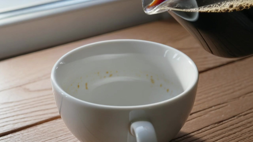 Kling 3.0: Close-up of fresh coffee pouring into a white ceramic cup on a wooden counter, the crema swirling, steam rising in morning light, a slow push-in.