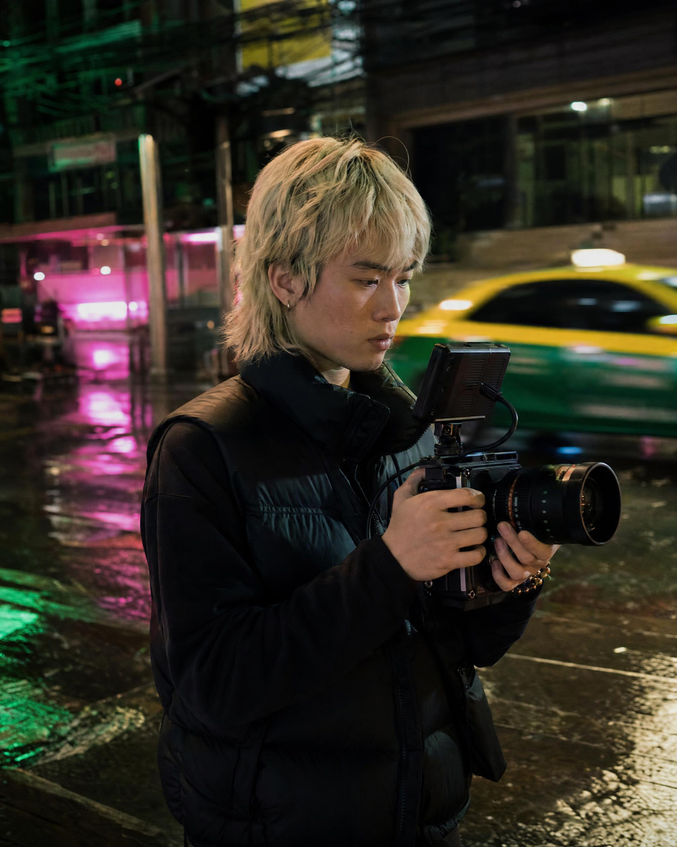 Illustration: a filmmaker on a night street