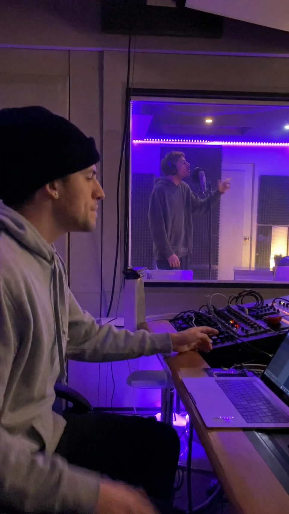 Illustration: behind the scenes of a music session