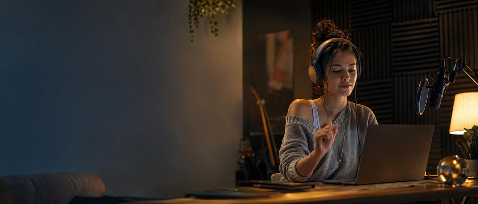 A young singer choosing her song